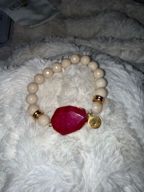 Kinsley Armelle cream beads, fuchsia stone accent. Stretch bracelet